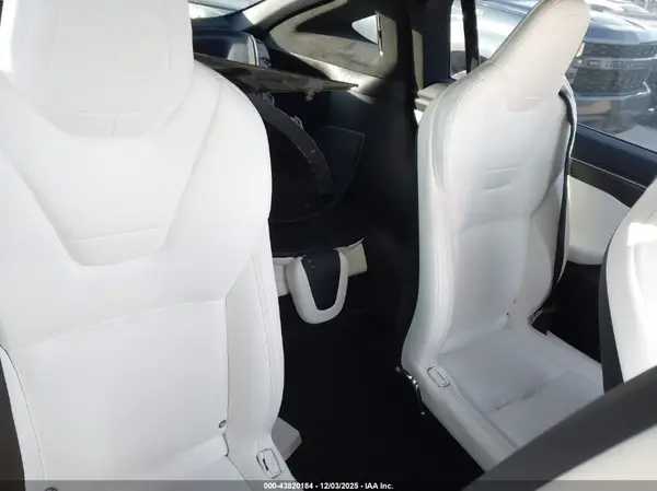 5YJXCBE22HF049144 2017 TESLA MODEL X - Image 8