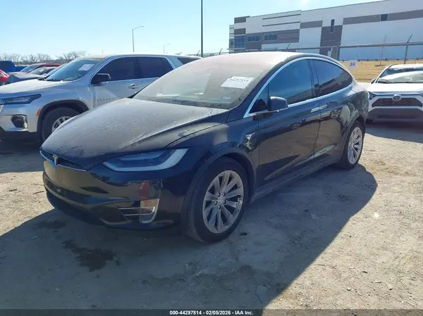 5YJXCBE22HF049421 2017 TESLA MODEL X - Image 2
