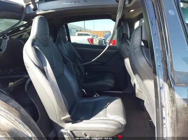 5YJXCBE22HF049421 2017 TESLA MODEL X - Image 8