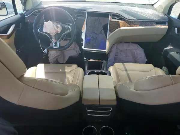 5YJXCBE22HF055168 2017 TESLA MODEL X - Image 8