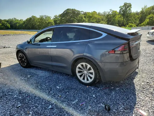 5YJXCBE22HF060645 2017 TESLA MODEL X - Image 2