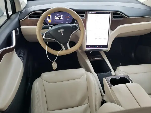 5YJXCBE22HF069829 2017 TESLA MODEL X - Image 8