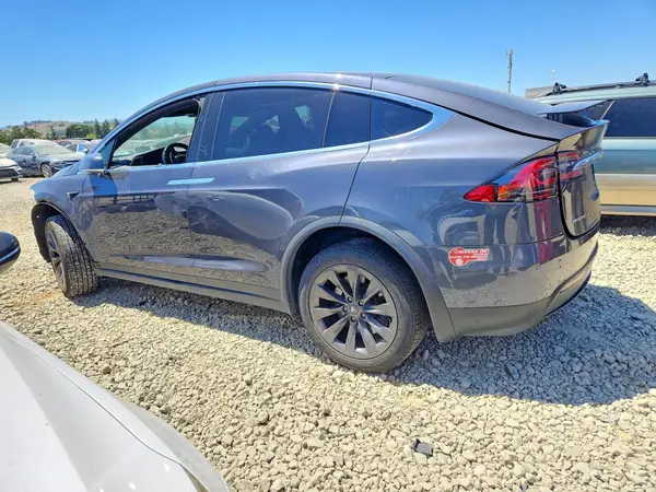 5YJXCBE22JF091383 2018 TESLA MODEL X - Image 2