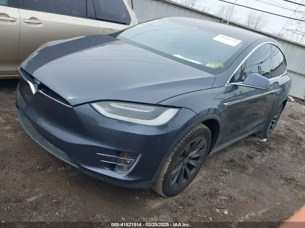 5YJXCBE22JF099970 2018 TESLA MODEL X - Image 2