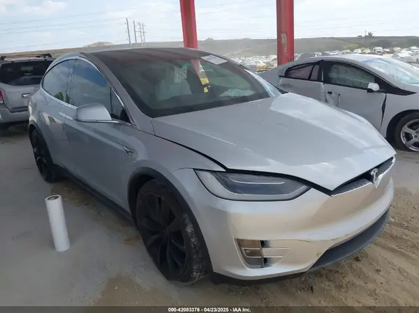 5YJXCBE22JF101376 2018 TESLA MODEL X - Image 1