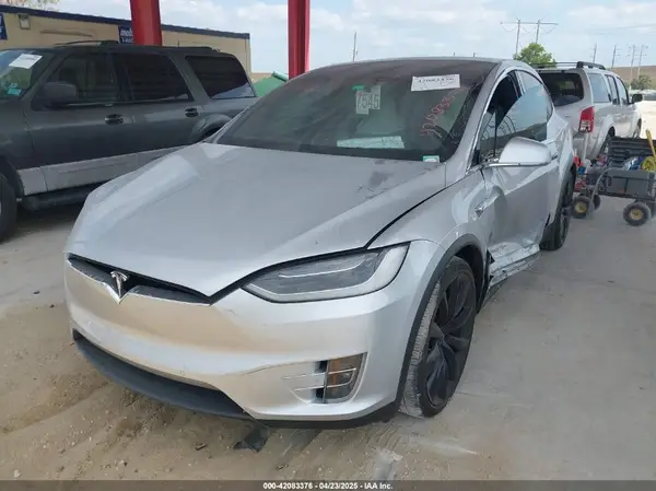 5YJXCBE22JF101376 2018 TESLA MODEL X - Image 2