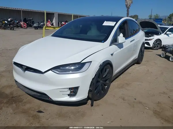 5YJXCBE22JF103533 2018 TESLA MODEL X - Image 2