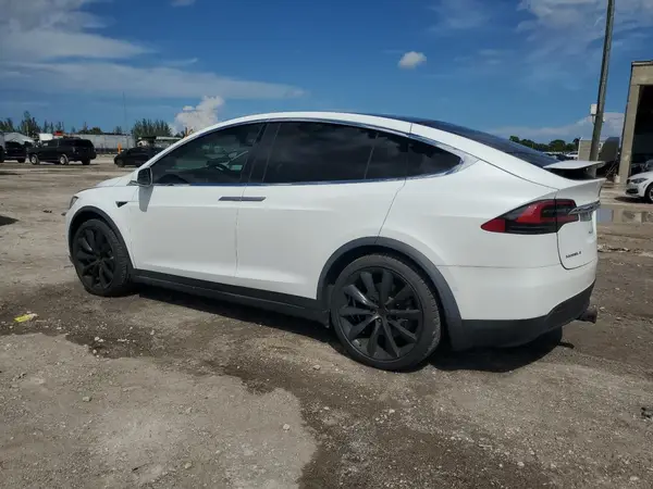 5YJXCBE22JF118517 2018 TESLA MODEL X - Image 2