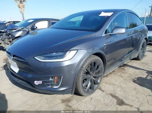 5YJXCBE22JF124270 2018 TESLA MODEL X - Image 2
