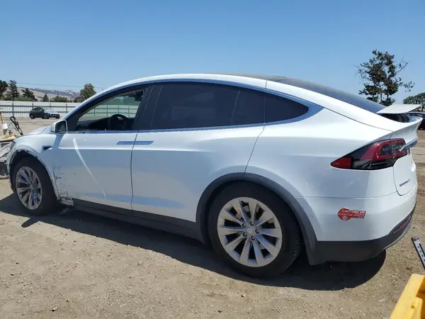 5YJXCBE22JF127279 2018 TESLA MODEL X - Image 2