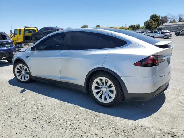 5YJXCBE22JF129596 2018 TESLA MODEL X - Image 2
