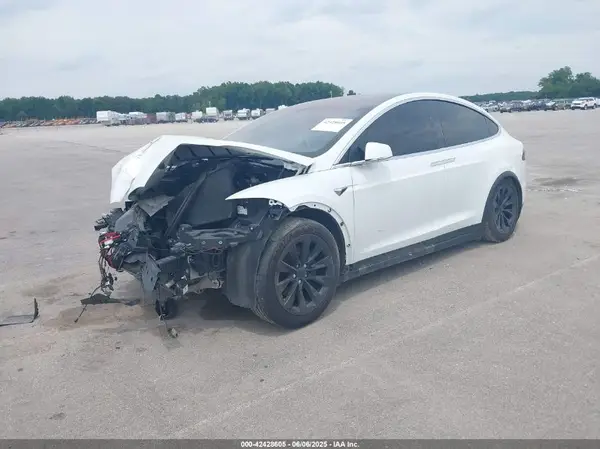 5YJXCBE22JF139819 2018 TESLA MODEL X - Image 2