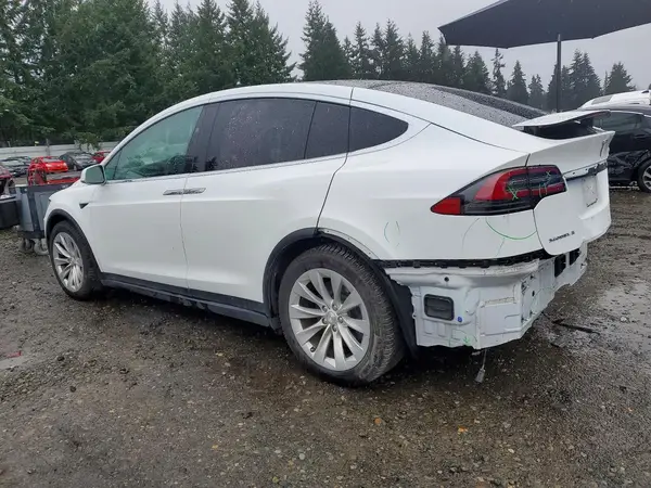 5YJXCBE22JF141666 2018 TESLA MODEL X - Image 2