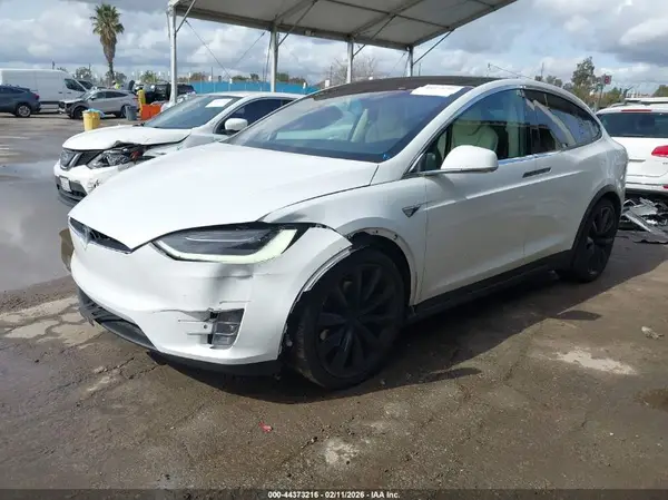 5YJXCBE22JF142767 2018 TESLA MODEL X - Image 2
