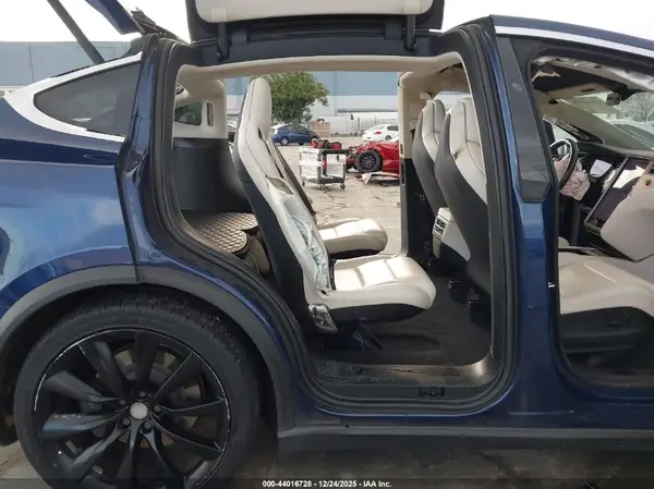 5YJXCBE22KF162440 2019 TESLA MODEL X - Image 8