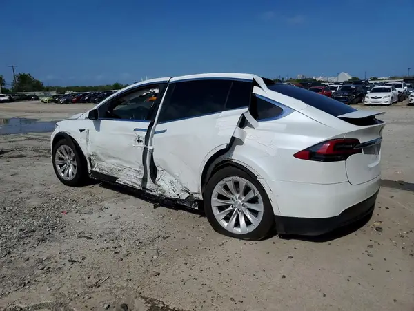 5YJXCBE22LF237588 2020 TESLA MODEL X - Image 2