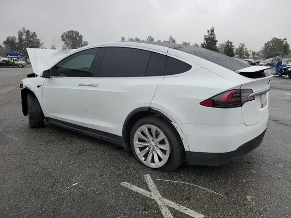5YJXCBE22LF250759 2020 TESLA MODEL X - Image 2