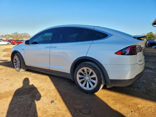 5YJXCBE23GF008861 2016 TESLA MODEL X - Image 2