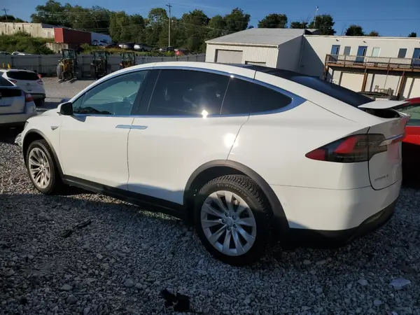 5YJXCBE23GF016989 2016 TESLA MODEL X - Image 2