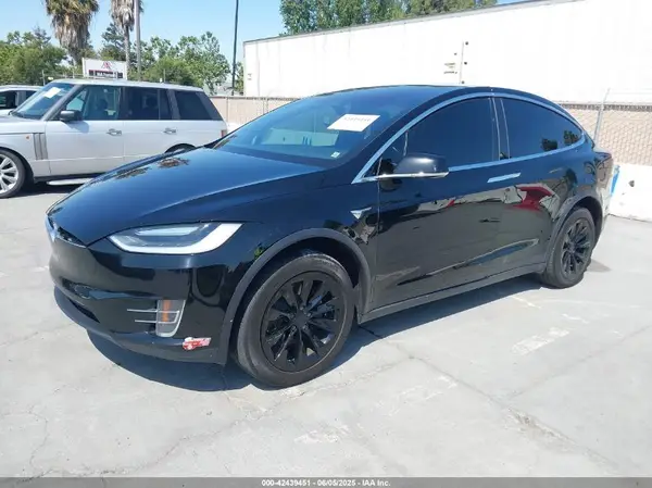 5YJXCBE23HF027198 2017 TESLA MODEL X - Image 2