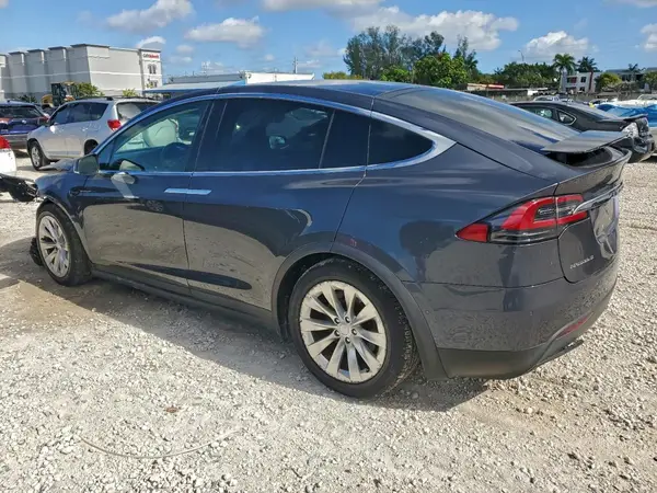 5YJXCBE23HF030912 2017 TESLA MODEL X - Image 2