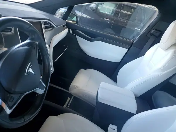 5YJXCBE23HF049623 2017 TESLA MODEL X - Image 8