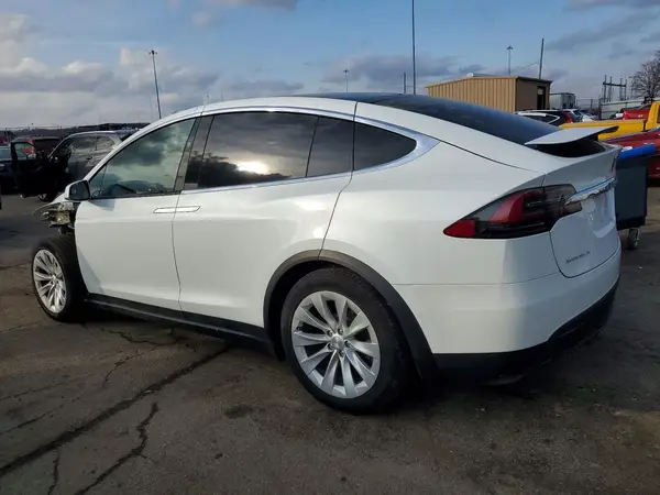 5YJXCBE23JF109440 2018 TESLA MODEL X - Image 2