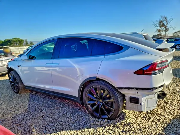 5YJXCBE23KF189582 2019 TESLA MODEL X - Image 2