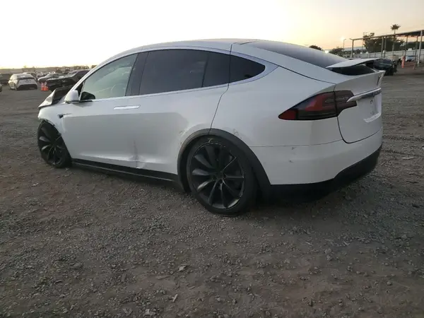 5YJXCBE23LF231671 2020 TESLA MODEL X - Image 2