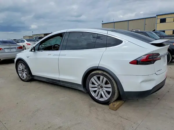 5YJXCBE24GF012790 2016 TESLA MODEL X - Image 2