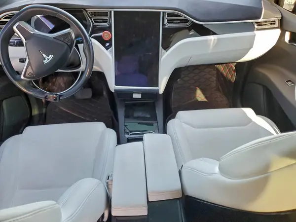 5YJXCBE24HF043863 2017 TESLA MODEL X - Image 8