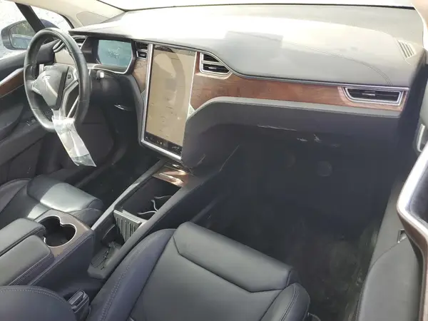 5YJXCBE24HF070223 2017 TESLA MODEL X - Image 8