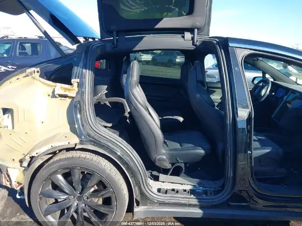 5YJXCBE24JF114887 2018 TESLA MODEL X - Image 8