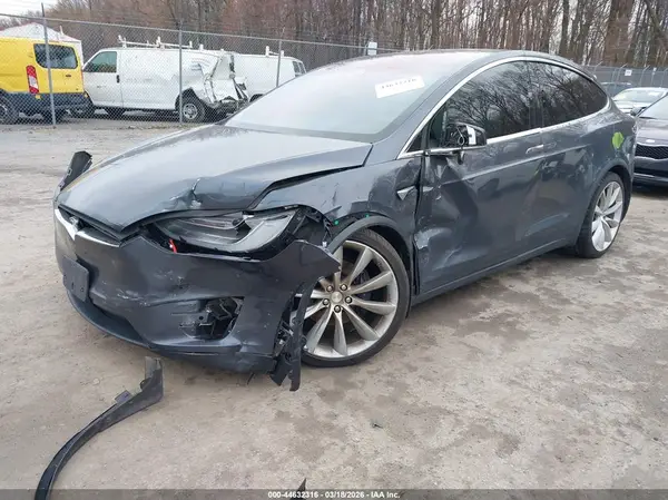 5YJXCBE24JF140809 2018 TESLA MODEL X - Image 2