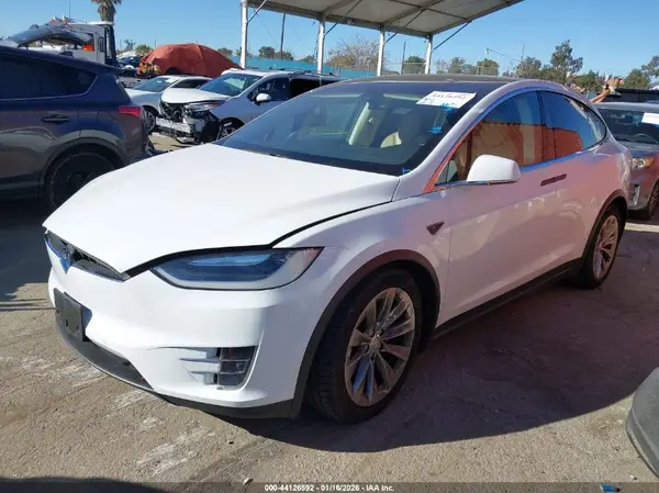 5YJXCBE25GF010160 2016 TESLA MODEL X - Image 2