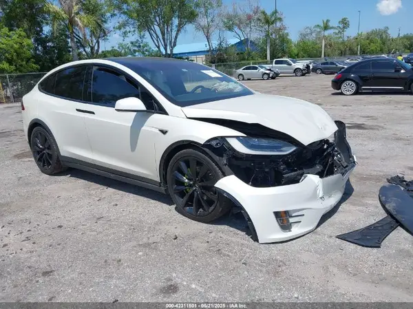 5YJXCBE25GF011910 2016 TESLA MODEL X - Image 1