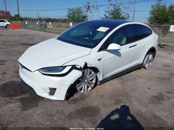 5YJXCBE25GF013043 2016 TESLA MODEL X - Image 2