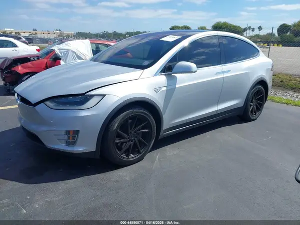 5YJXCBE25GF019120 2016 TESLA MODEL X - Image 2