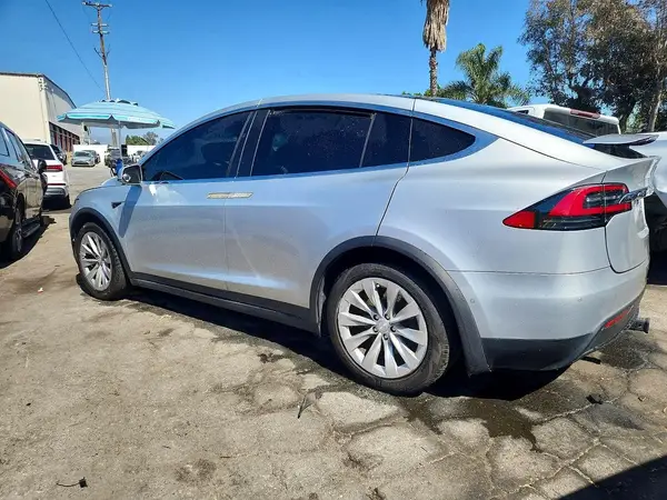 5YJXCBE25GF024933 2016 TESLA MODEL X - Image 2