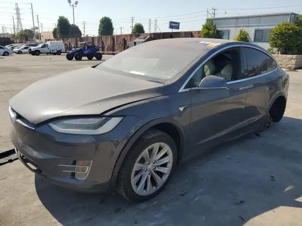 5YJXCBE25GF027833 2016 TESLA MODEL X - Image 1