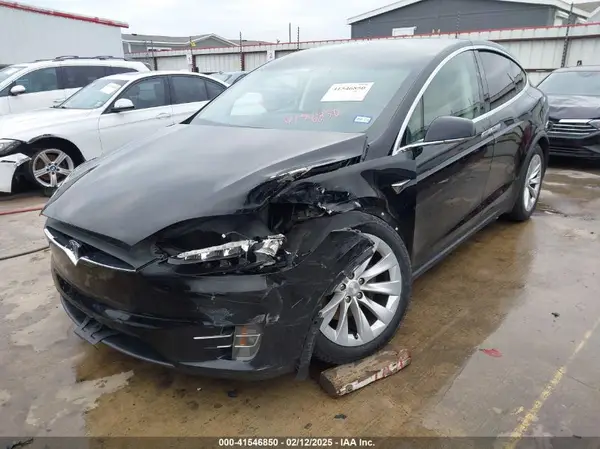 5YJXCBE25GF028903 2016 TESLA MODEL X - Image 2