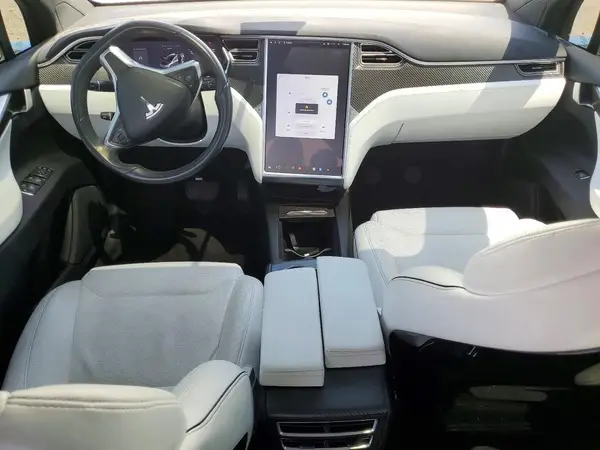 5YJXCBE25HF038137 2017 TESLA MODEL X - Image 8