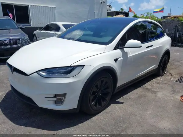 5YJXCBE25HF078198 2017 TESLA MODEL X - Image 2