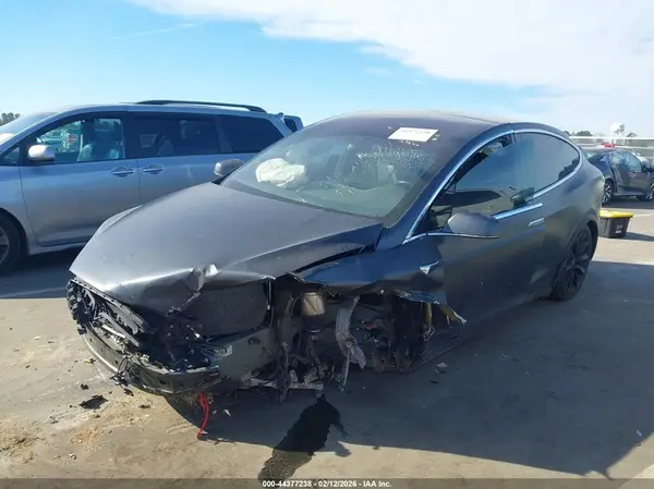 5YJXCBE25JF121055 2018 TESLA MODEL X - Image 2