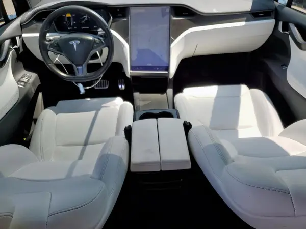 5YJXCBE25JF132458 2018 TESLA MODEL X - Image 8