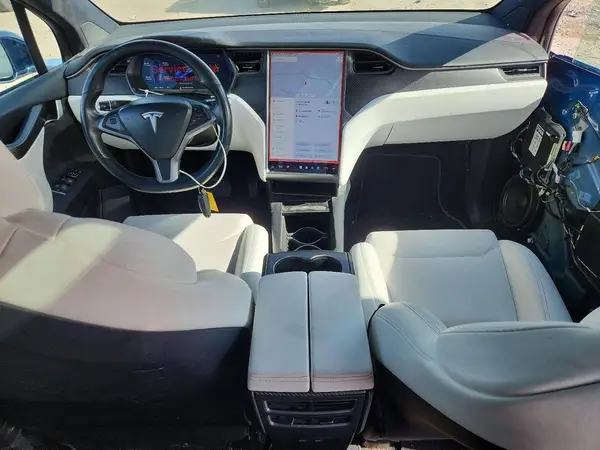 5YJXCBE25JF137322 2018 TESLA MODEL X - Image 8