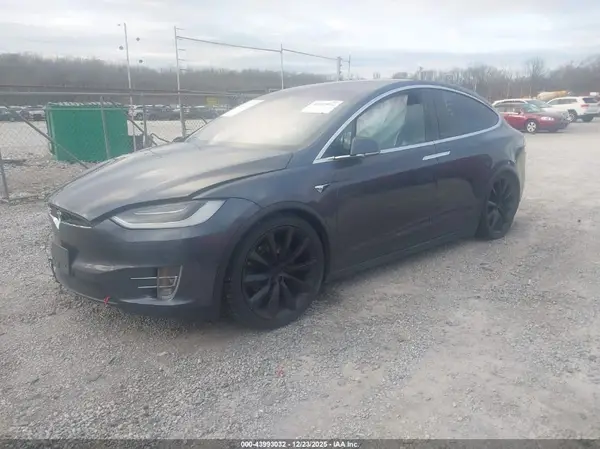 5YJXCBE25JF139300 2018 TESLA MODEL X - Image 2