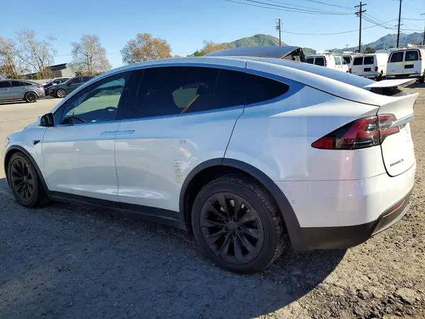 5YJXCBE25JF140463 2018 TESLA MODEL X - Image 2