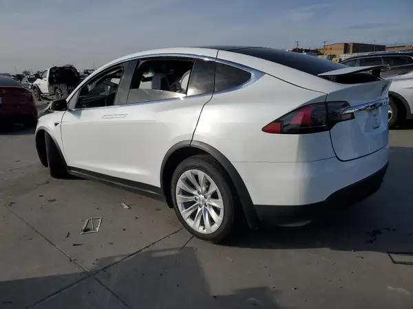 5YJXCBE25LF220932 2020 TESLA MODEL X - Image 2