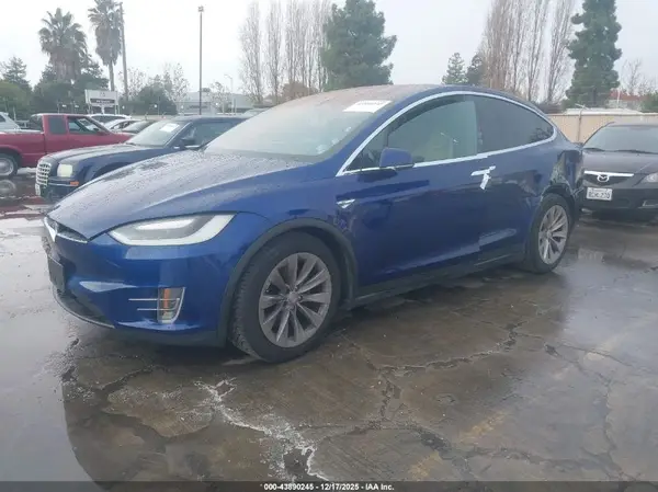 5YJXCBE26GF004996 2016 TESLA MODEL X - Image 2